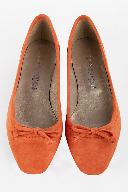 Clementine orange women's ballet pumps, with low heels. Square toe. Flat flare heels. Top view - Florence KOOIJMAN